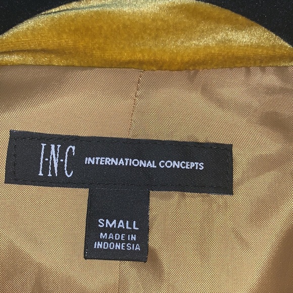 NWOT. International Concepts velvet blazer in EUC - Picture 3 of 6